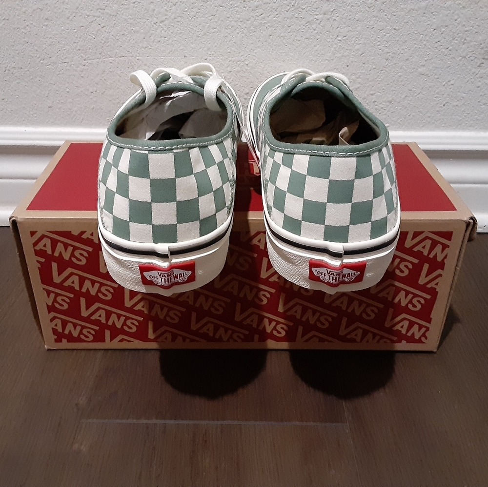 Vans - Picture 2 of 4